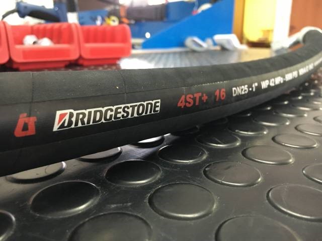 zakuwanie węży hydraulicznych przemysłowych